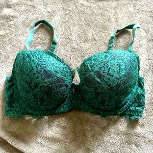 Victoria’s Secret lace bra size 34D